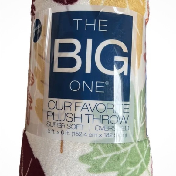 NEW Kohls The Big One® Oversized Supersoft Plush Throw, Fall Leaves 5’ x 6’ - Picture 2 of 2